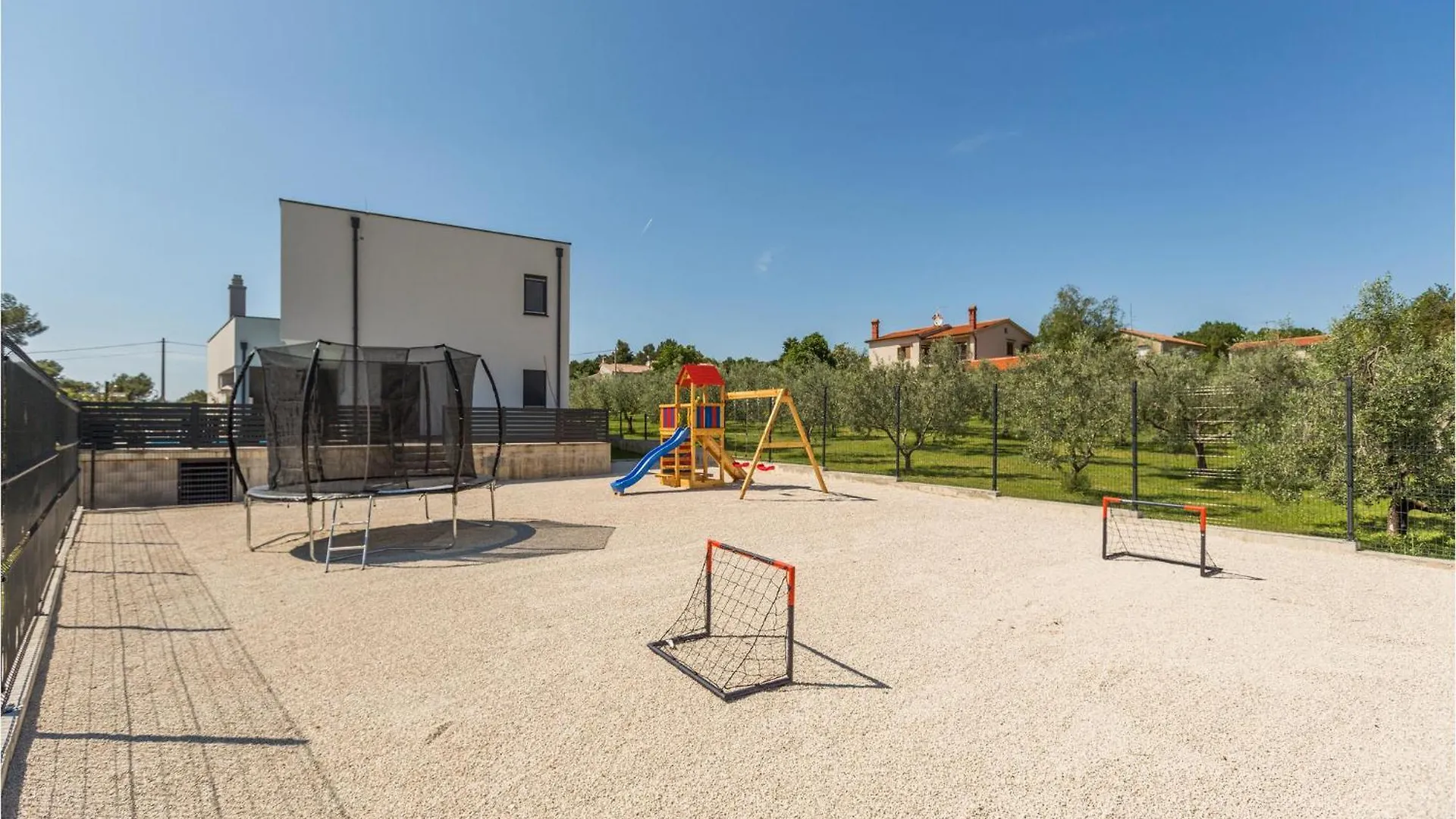 3 Bedroom Cozy Home In Pula 0*,