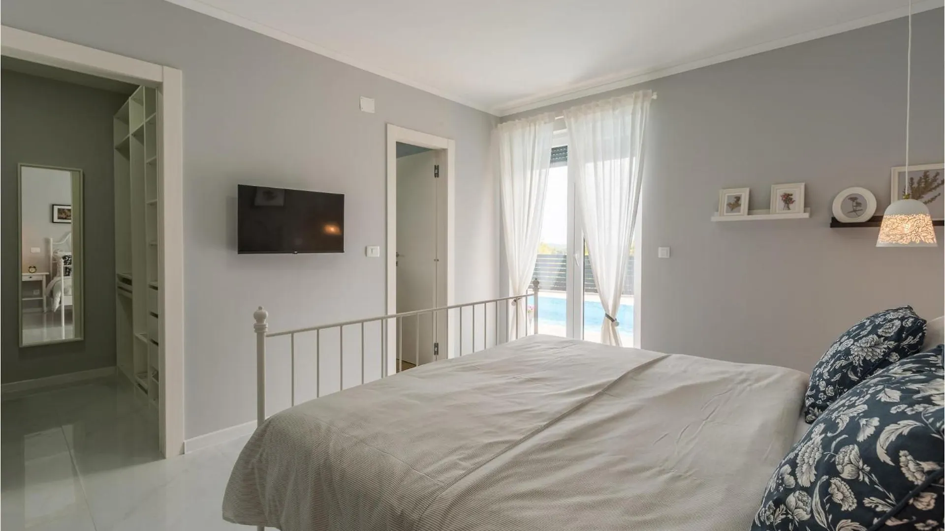 Holiday home 3 Bedroom Cozy Home In Pula