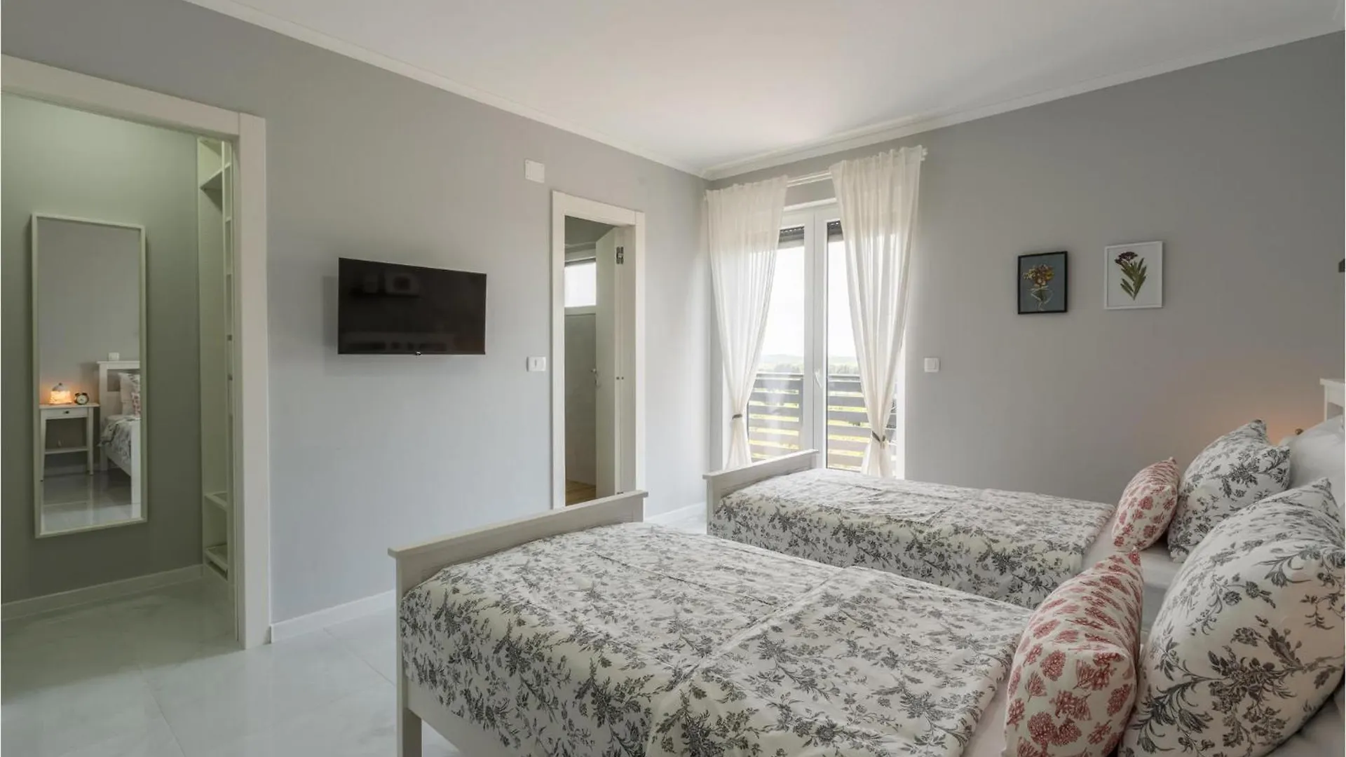 Holiday home 3 Bedroom Cozy Home In Pula