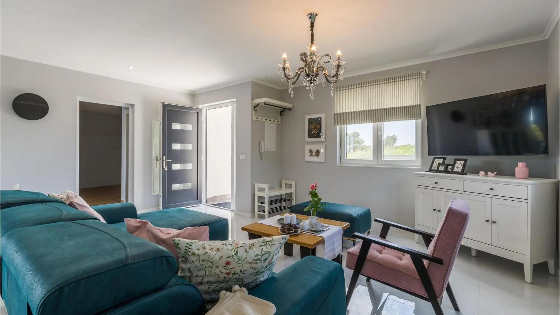 別荘 3 Bedroom Cozy Home In プーラ